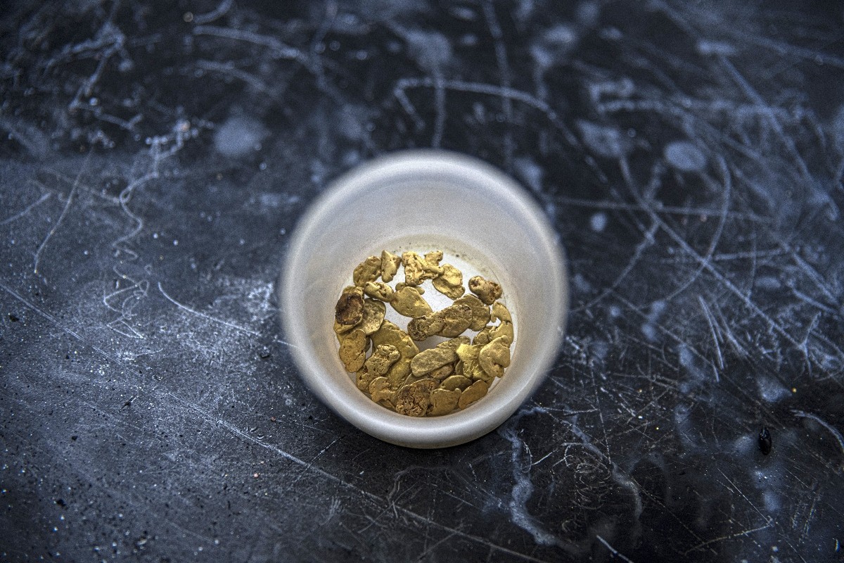 Pawnbrokers dazzle investors with surging gold prices